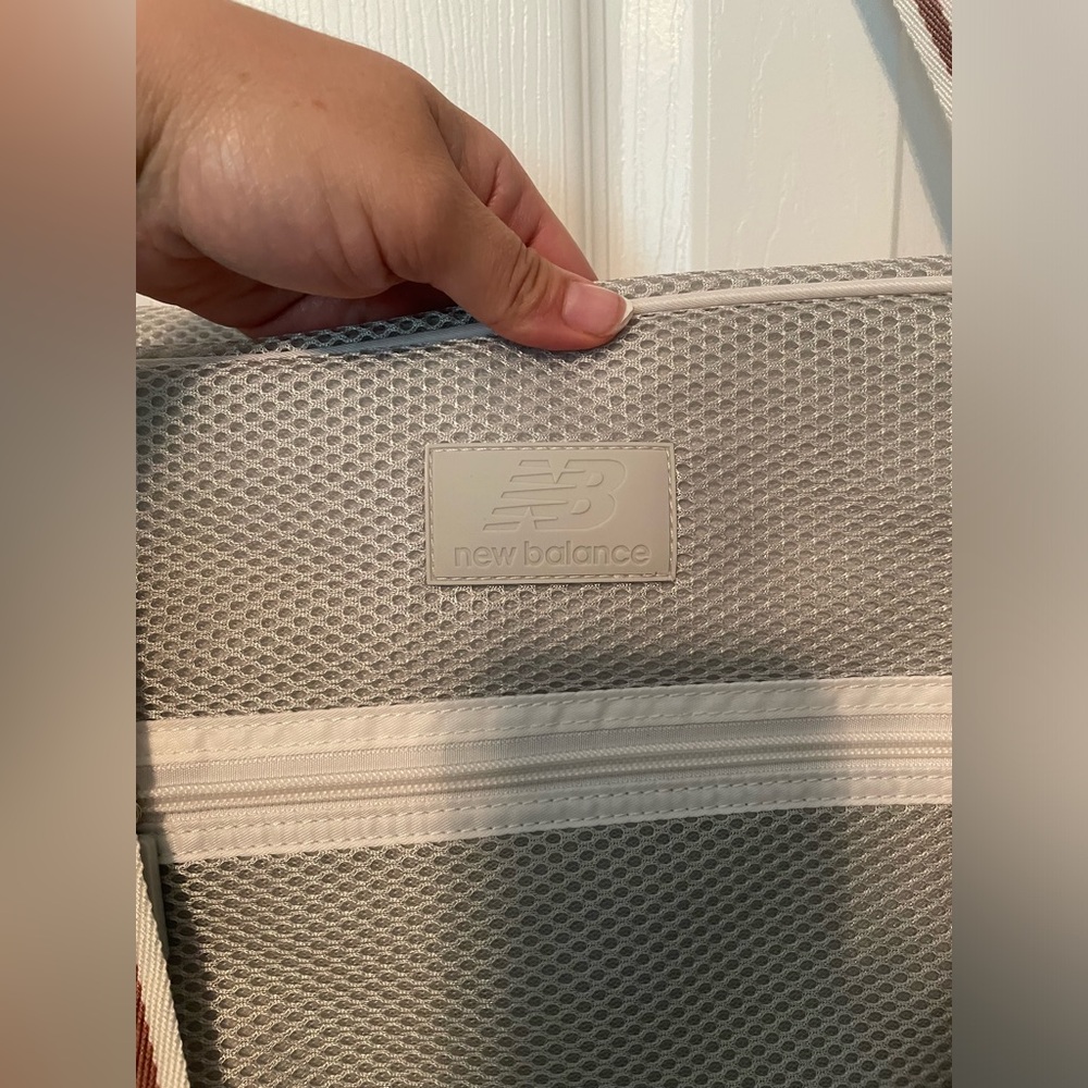 New Balance travel or gym bag - Picture 2 of 4